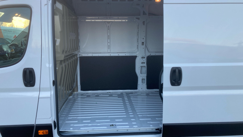 Peugeot Boxer 3500 Heavy L4 Diesel 2.2 BlueHDi 140 H2 Van Professional